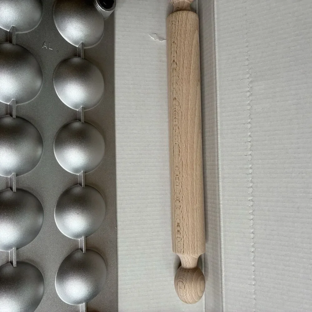 New Williams-Sonoma Ravioliera Set-Made in Italy: Roller And Pile New Open Box